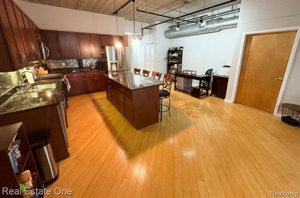 Royal Oak, MI 48067,101 CURRY Avenue