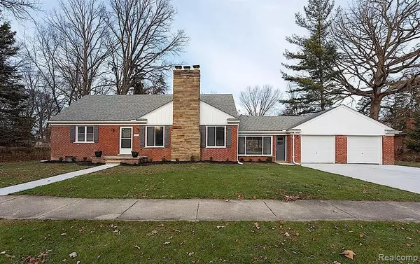 20451 HUNTINGTON Avenue, Harper Woods, MI 48225