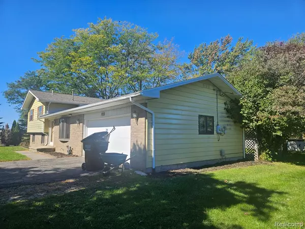 Carleton, MI 48117,2565 CARLETON ROCKWOOD Road