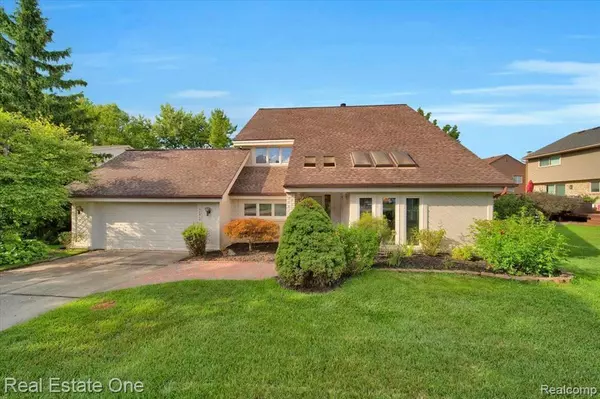 37910 LANCASTER Drive, Farmington Hills, MI 48331