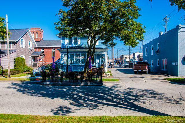 Rochester, MI 48307,118 W 3RD Street