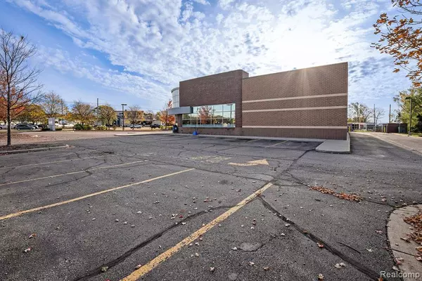 Waterford, MI 48328,3273 W HURON Street