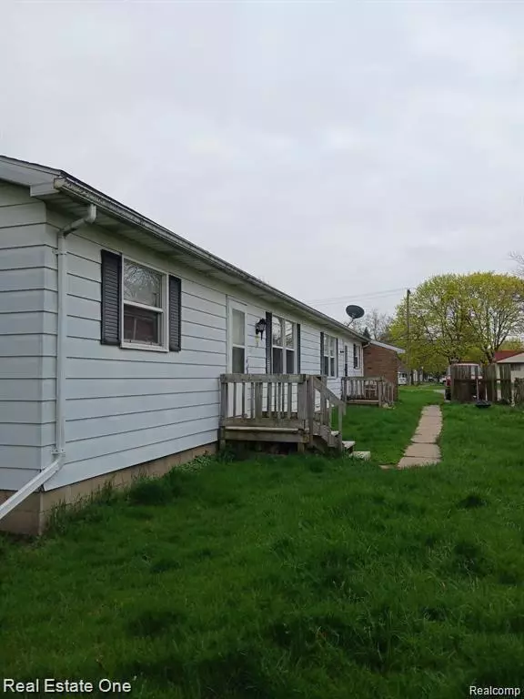 Lansing, MI 48911,3228/3230 W HOLMES Road