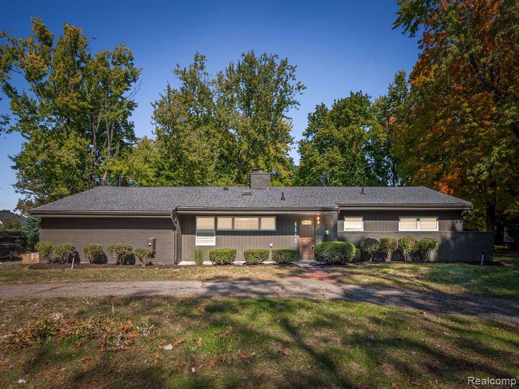 4550 W MAPLE Road, Bloomfield Hills, MI