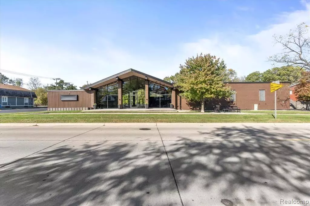 Grosse Ile, MI 48138,7560 MACOMB Street
