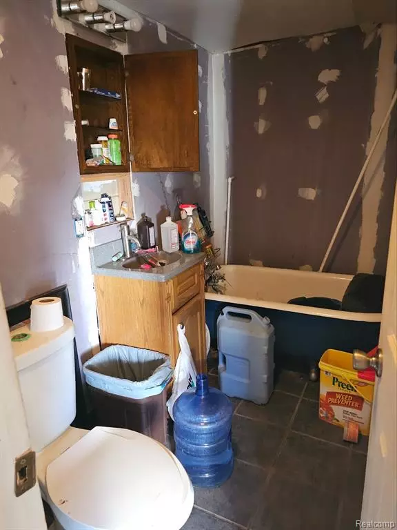 Columbiaville, MI 48421,123 S LAKE Drive