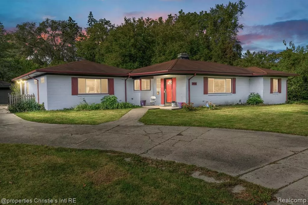 Harper Woods, MI 48225,19156 OLD HOMESTEAD Drive
