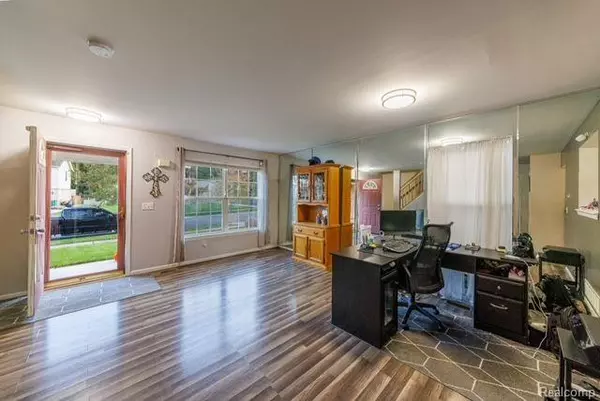 Trenton, MI 48183,29516 HUNTER Street