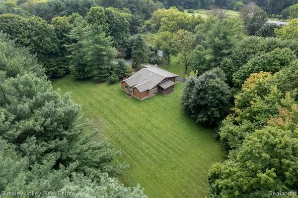 Pinckney, MI 48169,9515 MEADOW Lane