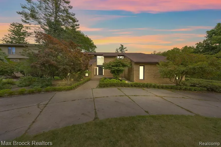 4619 MAURA Lane, West Bloomfield, MI 48323