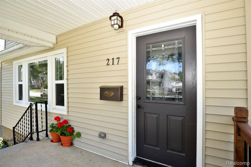 Royal Oak, MI 48073,217 W HOUSTONIA Avenue