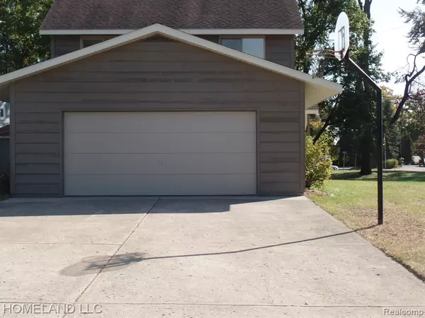 Waterford, MI 48328,4572 FOREST Avenue
