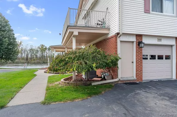 Gibraltar, MI,30418 WINDSOR