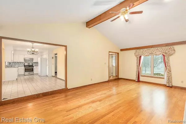 Troy, MI 48085,5185 SAFFRON Drive