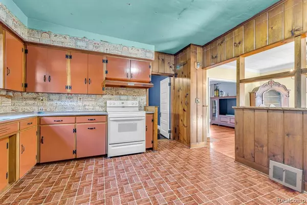 Mount Clemens, MI 48043,74 MILLER Street