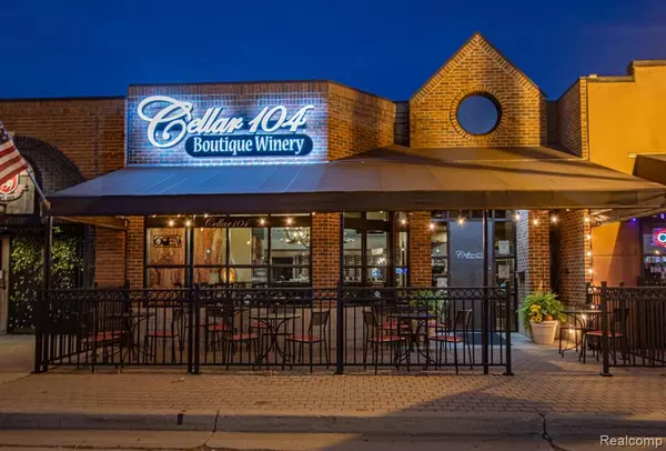 104 MACOMB, Mount Clemens, MI 48043