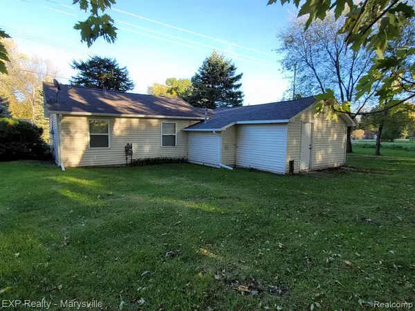 Fort Gratiot, MI 48059,4707 MEADOWLAWN Drive