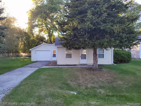 Fort Gratiot, MI 48059,4707 MEADOWLAWN Drive