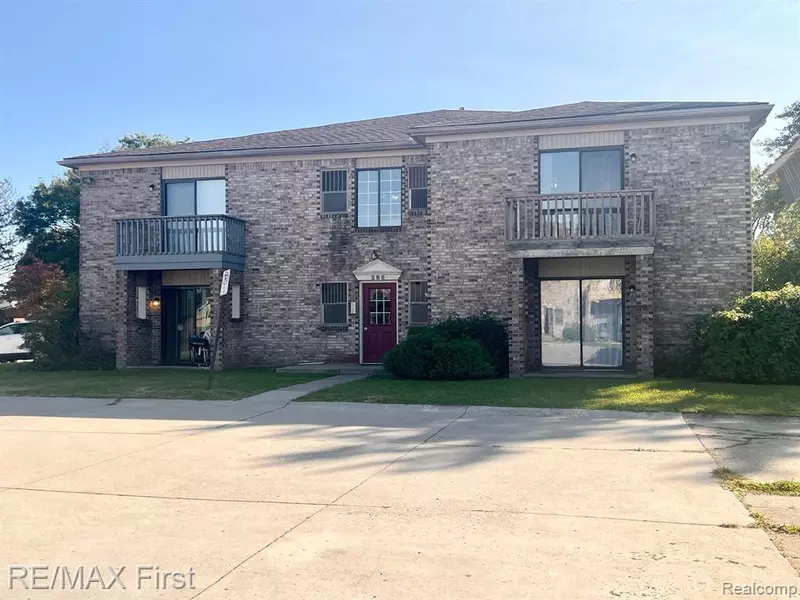 286 E 13 MILE Road, Madison Heights, MI 48071