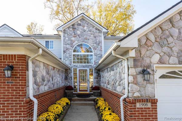 1906 PRESERVE W Circle, Canton, MI 48188