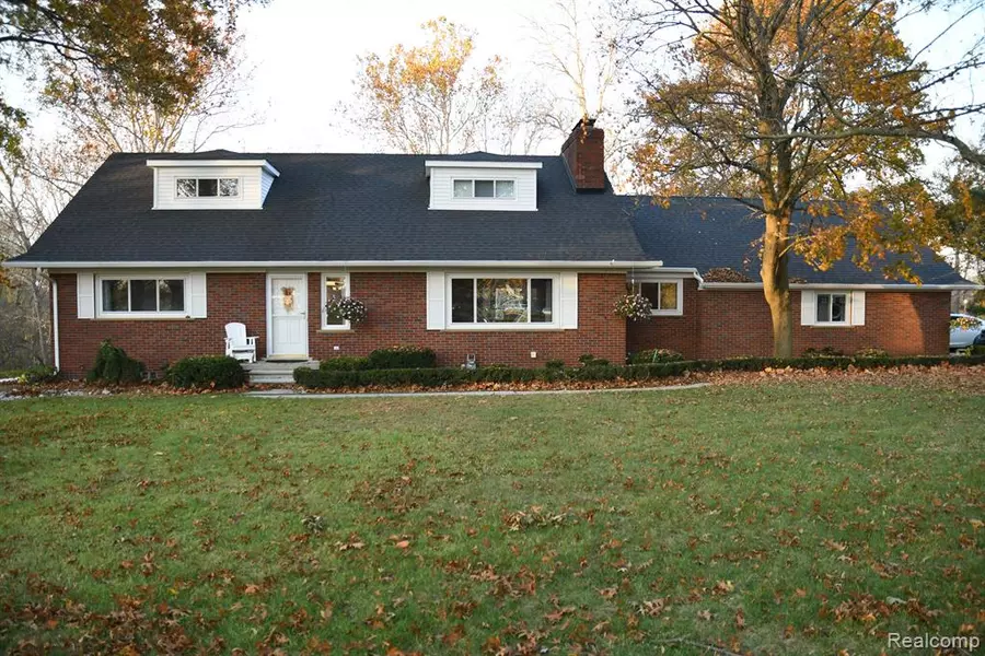 18904 HANNAN Road, New Boston, MI 48164