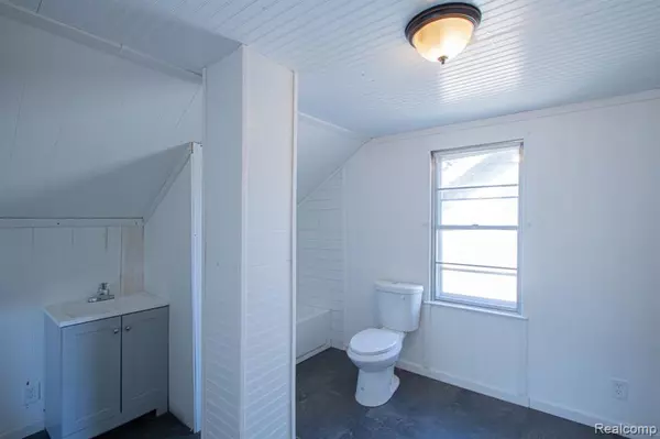 Saint Clair Shores, MI 48082,23930 ELMIRA Street
