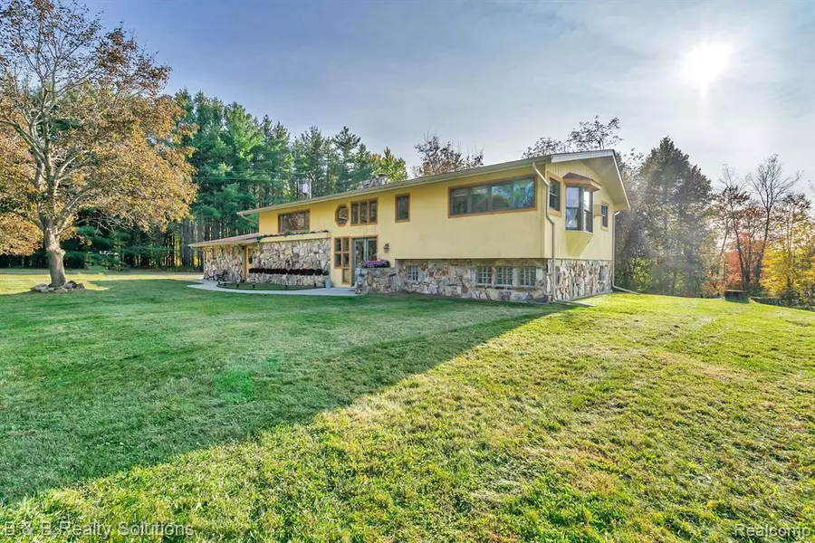 2455 SLATTERY Road, Attica, MI 48412