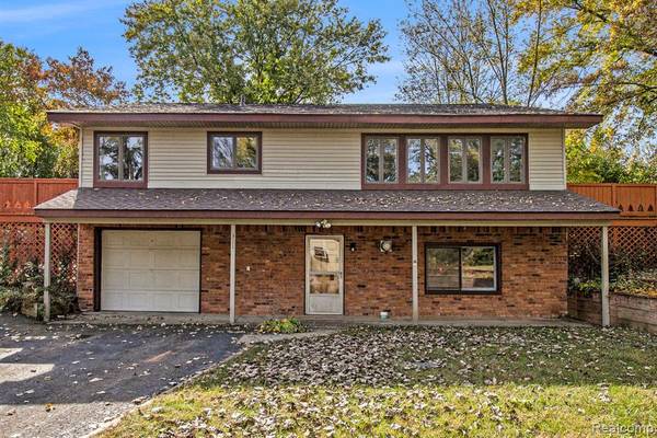 311 CHARLEVOIX Street, Commerce Twp, MI 48382