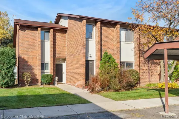 33829 PONDVIEW Circle, Livonia, MI 48152