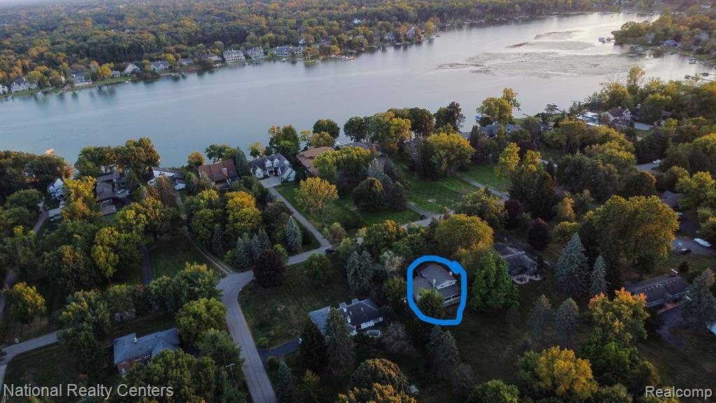 West Bloomfield, MI 48324,6050 UPPER STRAITS Boulevard