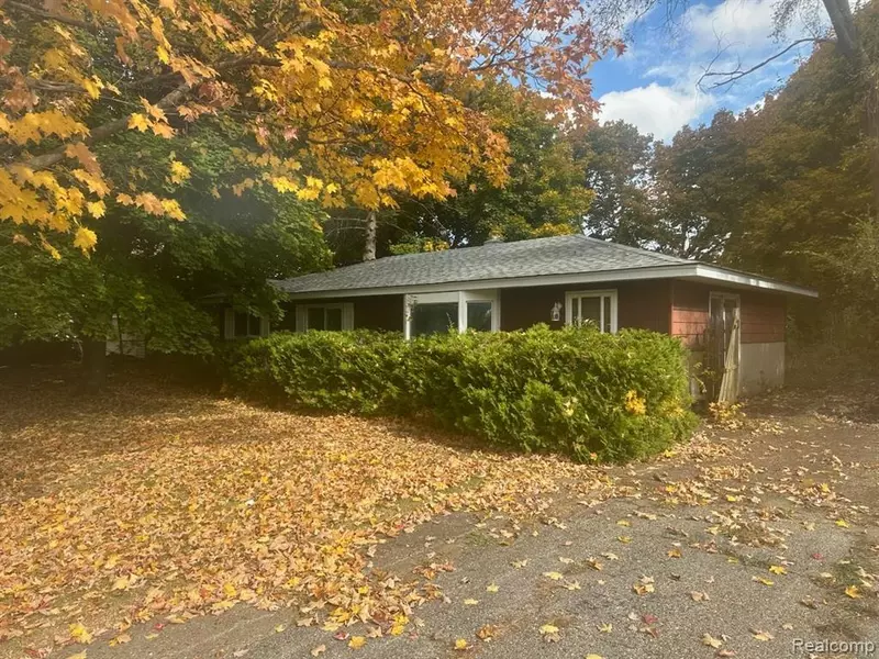 5698 EVEREST Drive, Clarkston, MI