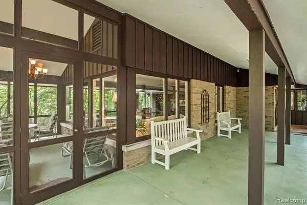 Howell, MI 48843,220 THOMPSON Street