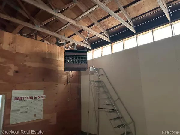 Saginaw, MI 48601,3083 KUEHN Avenue