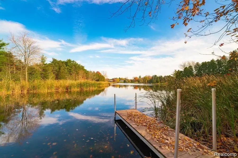 1221 & 1231 THISTLERIDGE Drive, Holly, MI 48442