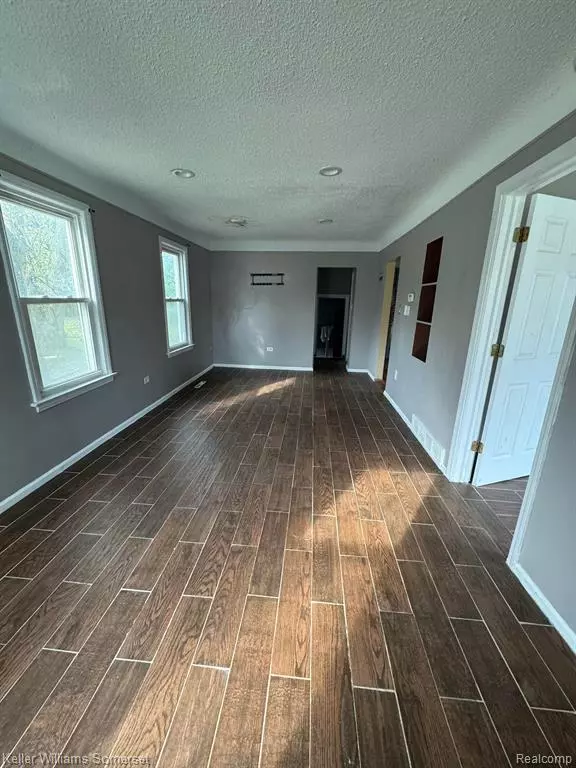 Madison Heights, MI 48071,135 E KALAMA Avenue