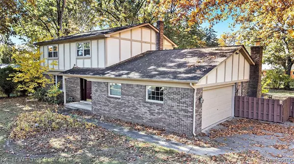 West Bloomfield, MI 48382,1952 PORTLOCK Avenue