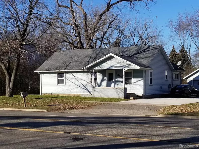 2353 E MAPLE Road, Troy, MI 48083