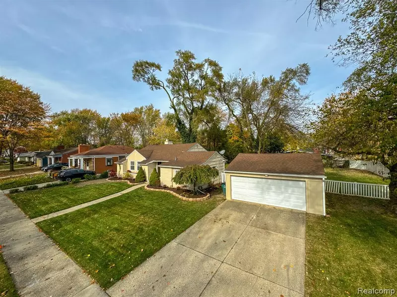 15526 KIRKSHIRE Avenue, Beverly Hills, MI 48025