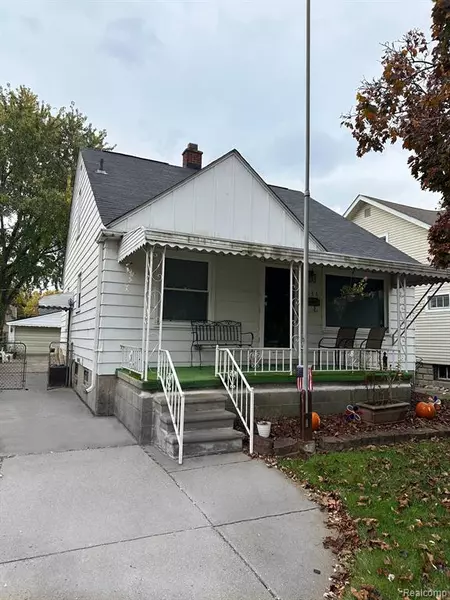 8146 DALE, Center Line, MI 48015