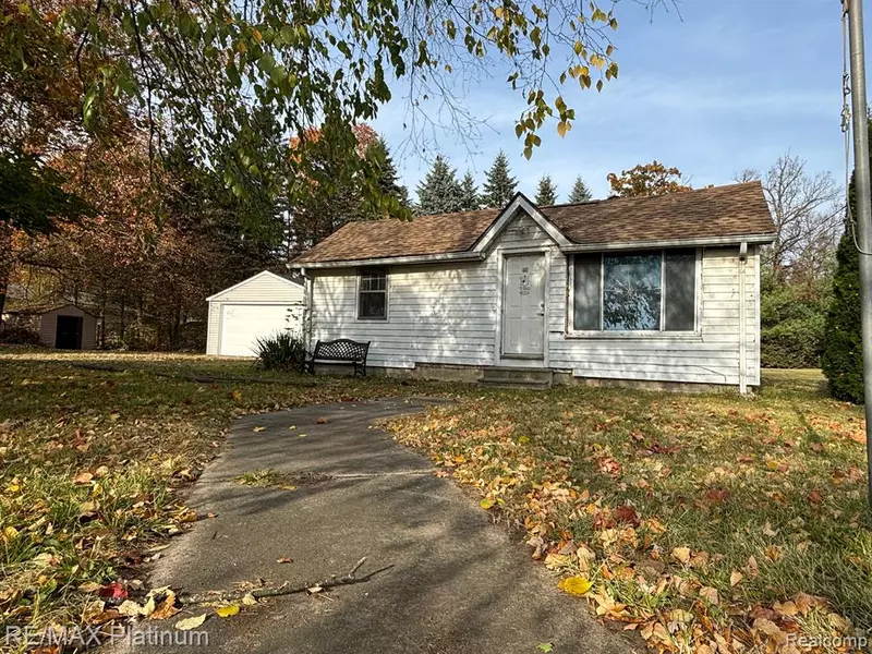 1605 S Hughes Road, Brighton, MI 48114