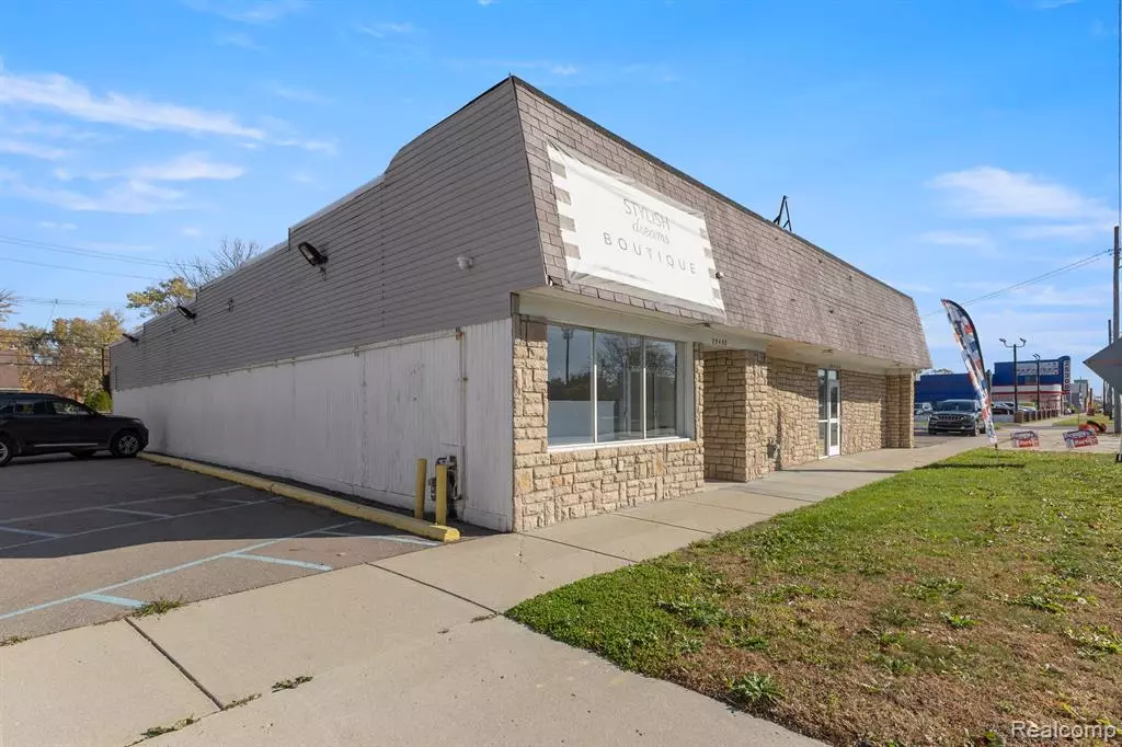 Redford, MI 48240,25420 GRAND RIVER Avenue