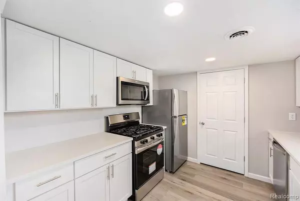 Mount Clemens, MI 48043,113 RATHBONE Street