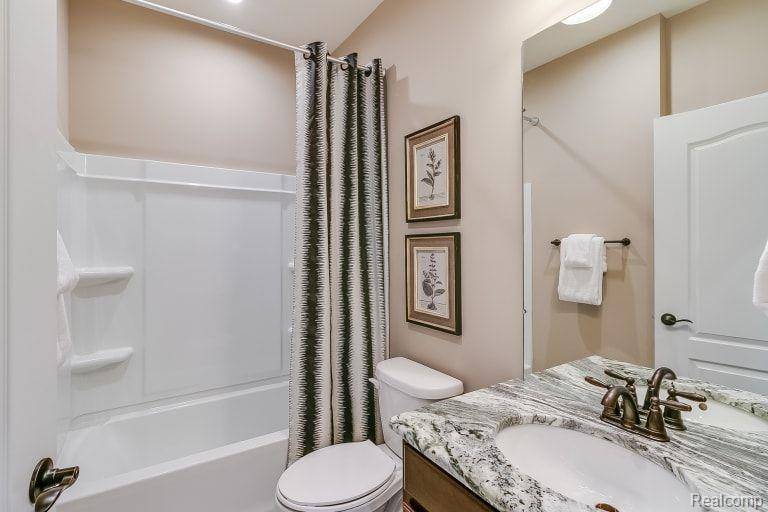 Utica, MI 48315,55602 OAK POINTE Drive
