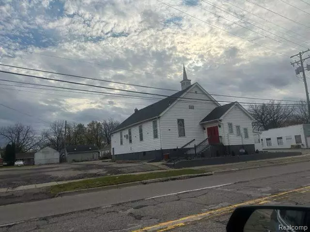 1386 E HEMPHILL Road, Burton, MI 48529