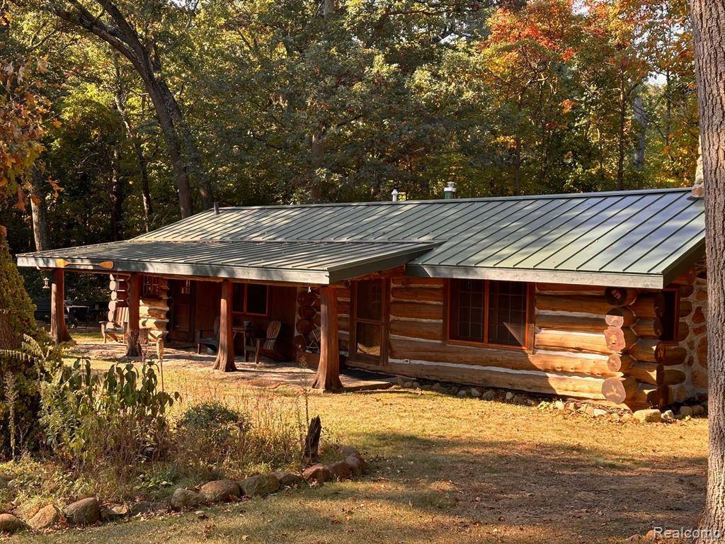 8085 High Point Trail, White Lake, MI