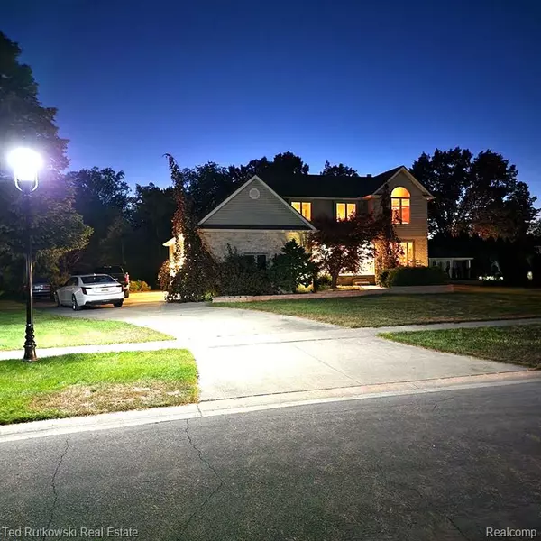 Fort Gratiot, MI 48059,5447 SHOREWOOD Drive