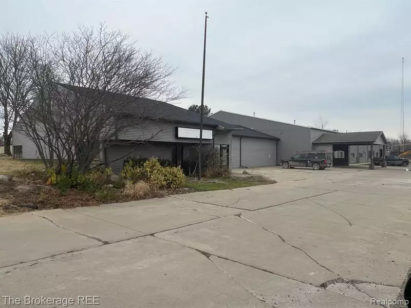 2084 W THOMPSON Road, Fenton, MI 48430