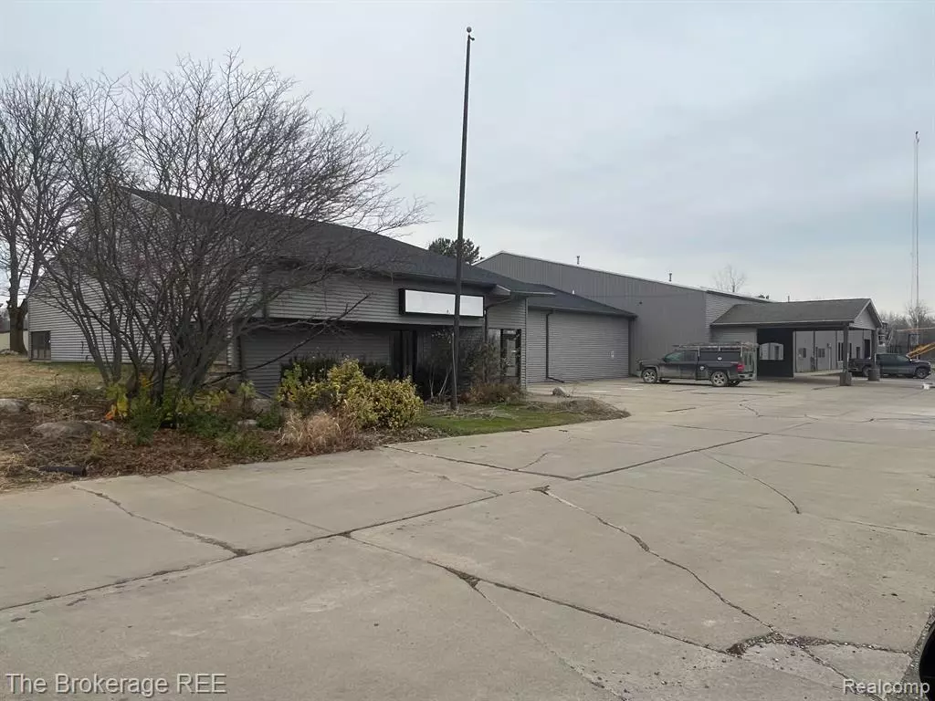 Fenton, MI 48430,2084 W THOMPSON Road