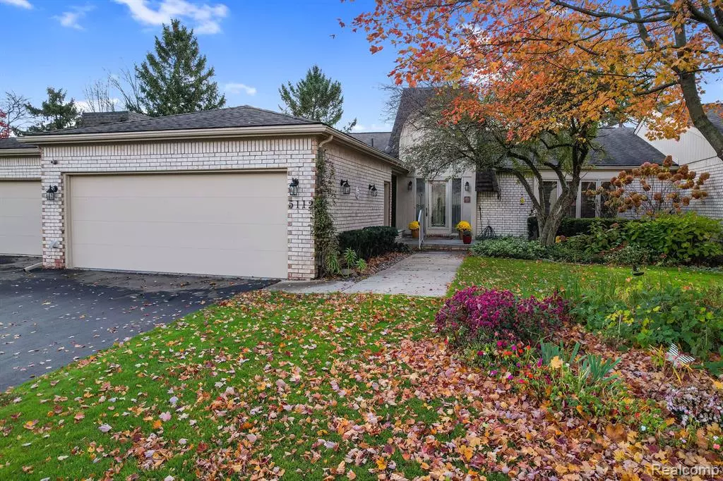 Bloomfield Hills, MI 48302,5112 Woodlands Trail