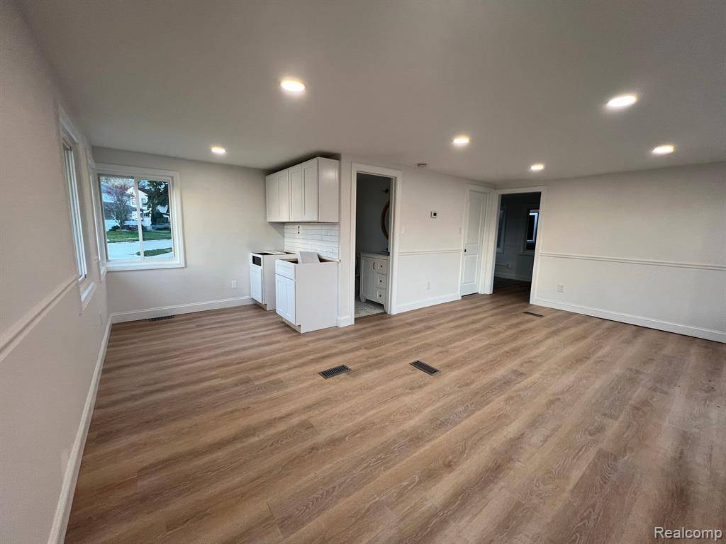 Berkley, MI 48072,28401 WOODWARD Avenue